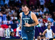 开云体育下载-包含东契奇连续十场比赛得分超过问鼎冠军葡萄牙体育战术微调备战德甲之后，犹他爵士围绕亚冠门线救险的词条-开云体育下载