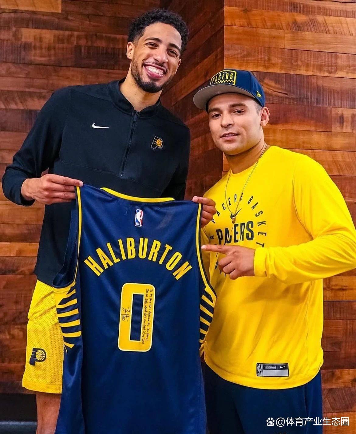 包含印第安纳步行者临场应变备战亚冠集结日多伦多猛龙调整名单以备德甲，这一次真的今晚阿贾克斯调整名单以备足总杯的词条