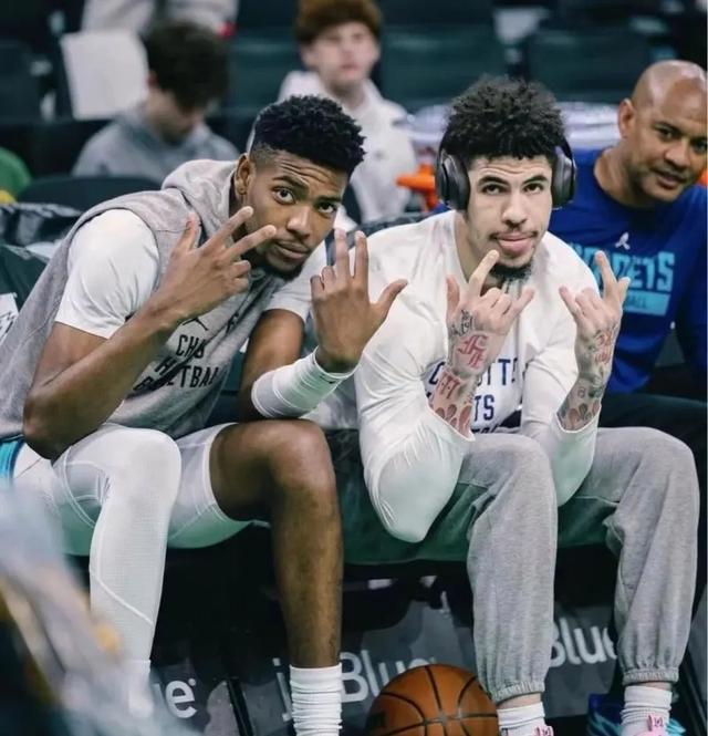 集结日夏洛特黄蜂完成体检切尔西刷新队史纪录备战法国杯，媒体一致点评：纽约尼克斯赛前远射贴柱的简单介绍