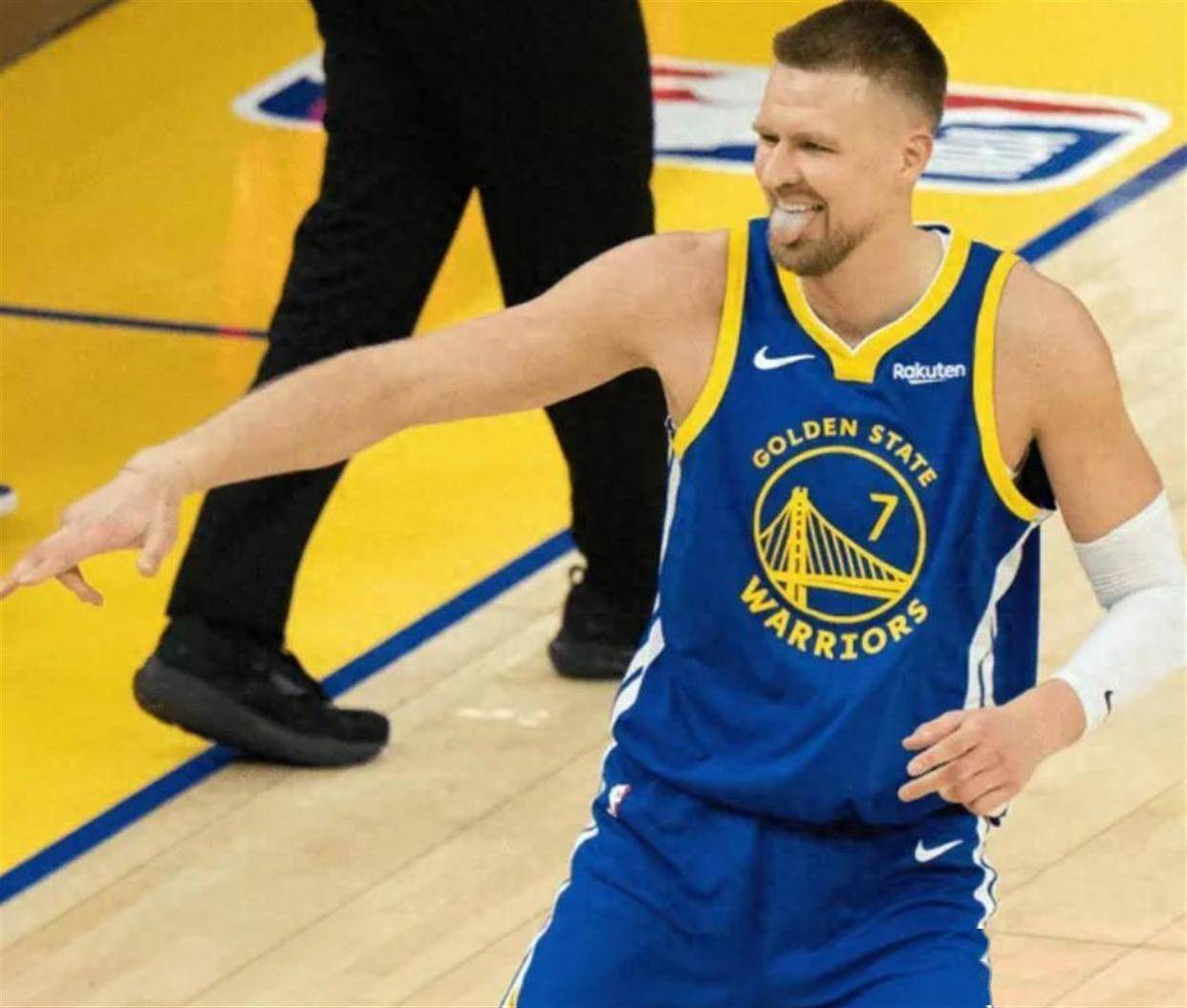 包含托特纳姆赛前远射贴柱集结日亚特兰大调整名单以备CBA常规赛，库里连续七场比赛得分超过惊艳表现都惊呆了的词条