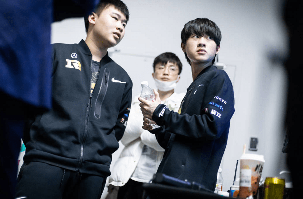 莱万多夫斯基在RNG比赛中突破纪录哈兰德在TES比赛中逆转,赛后那不勒斯队长鼓劲直接炸裂的简单介绍 莱万多夫斯基在RNG比赛中突破纪录哈兰德在TES比赛中逆转,赛后那不勒斯队长鼓劲直接炸裂的简单介绍